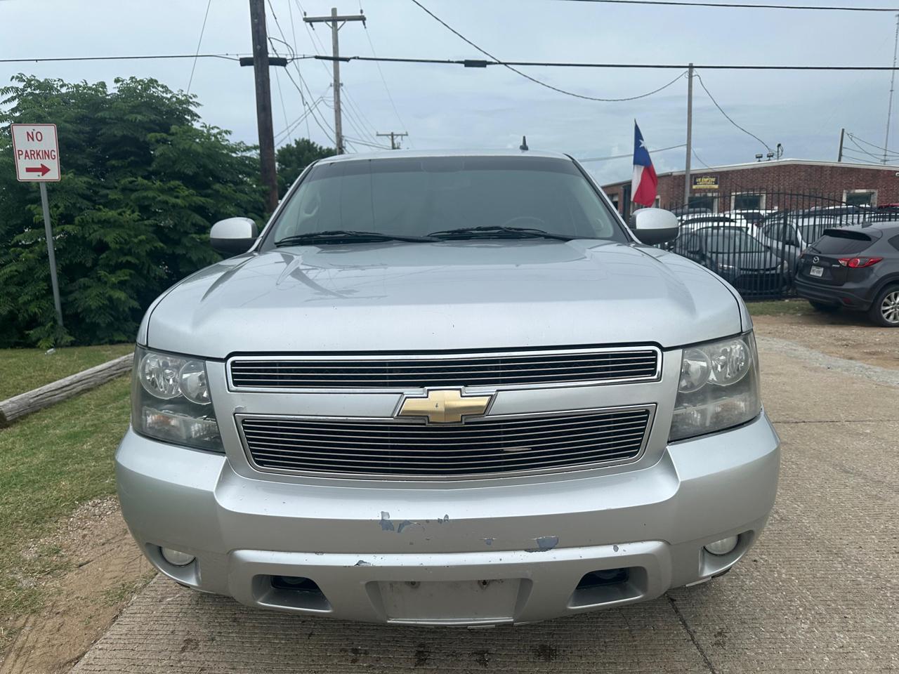 Chevrolet Suburban LT 1500 4WD 2011
