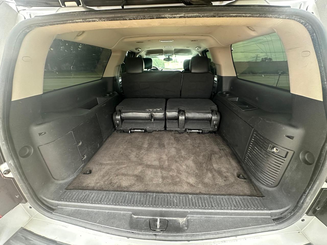 Chevrolet Suburban LT 1500 4WD 2011