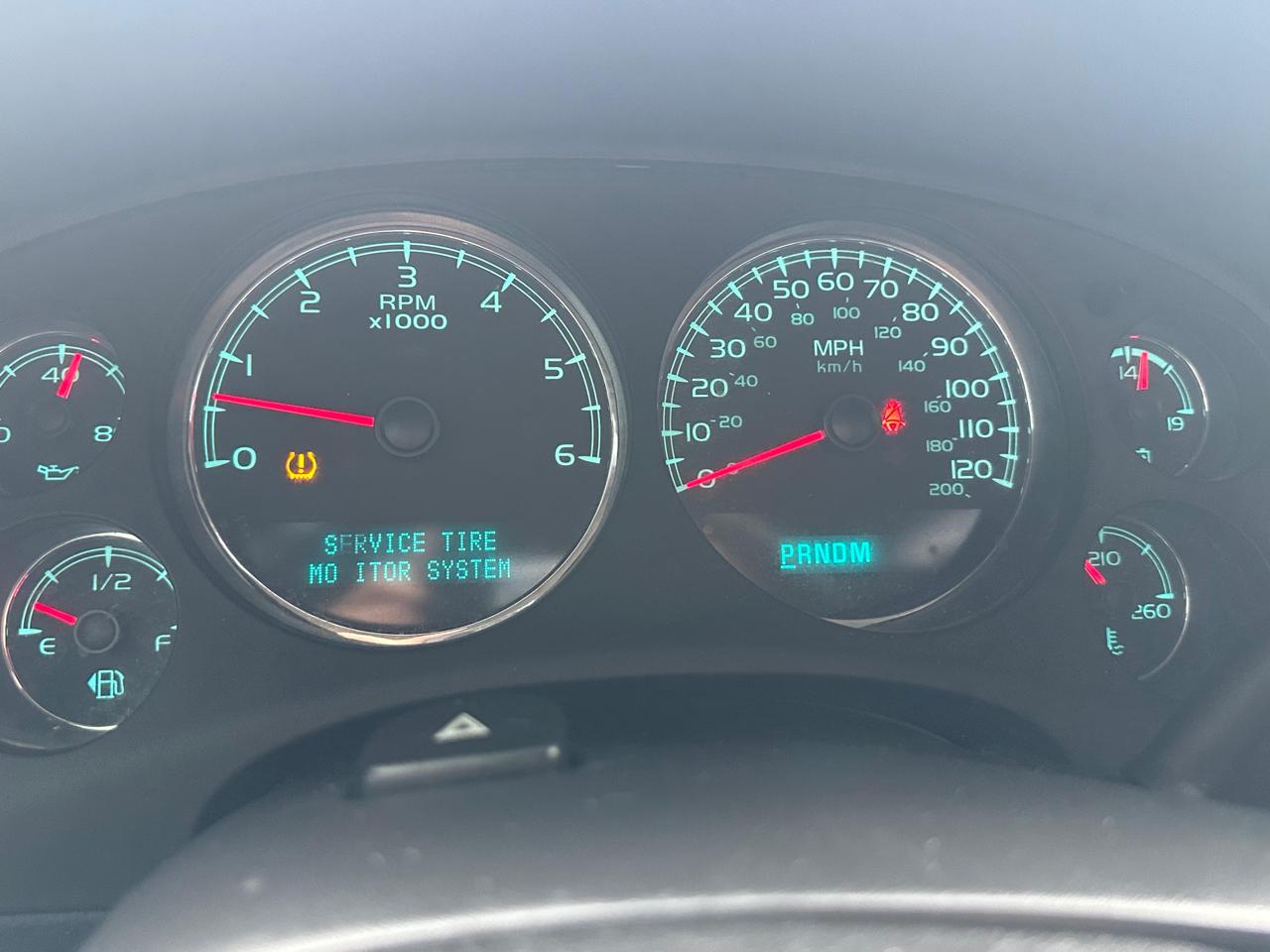 Chevrolet Suburban LT 1500 4WD 2011