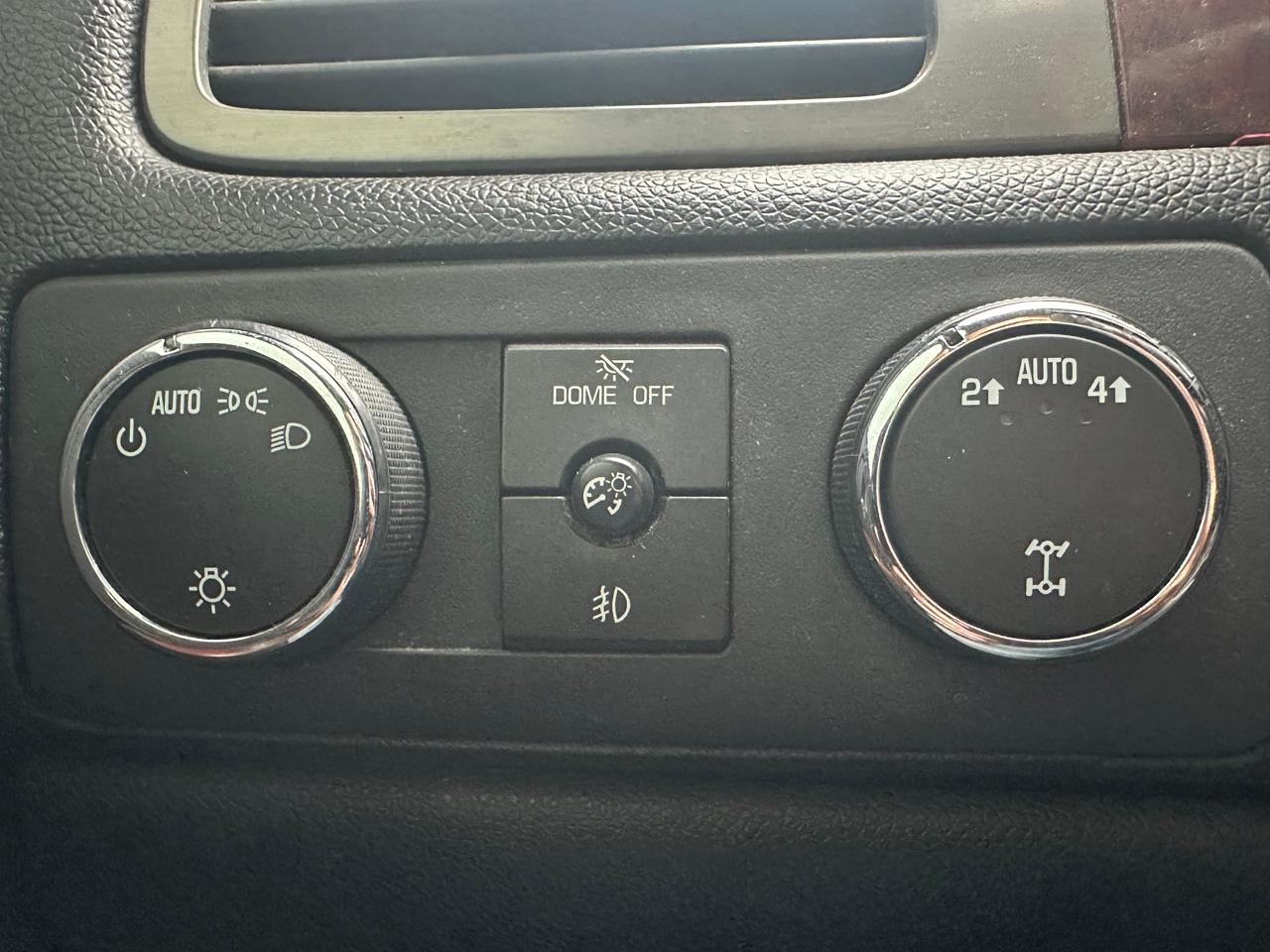 Chevrolet Suburban LT 1500 4WD 2011