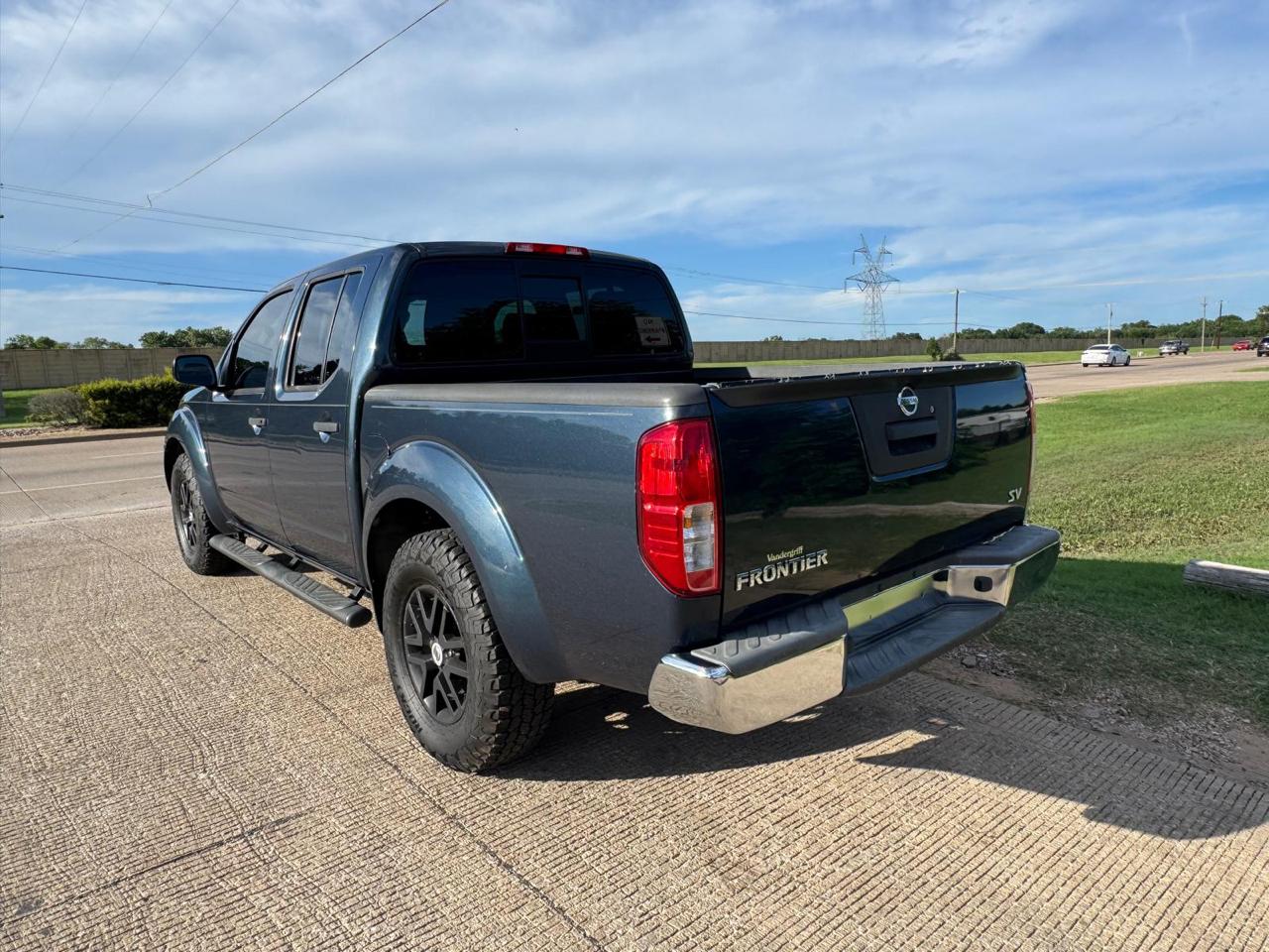 Nissan Frontier S Crew Cab 5AT 2WD 2015