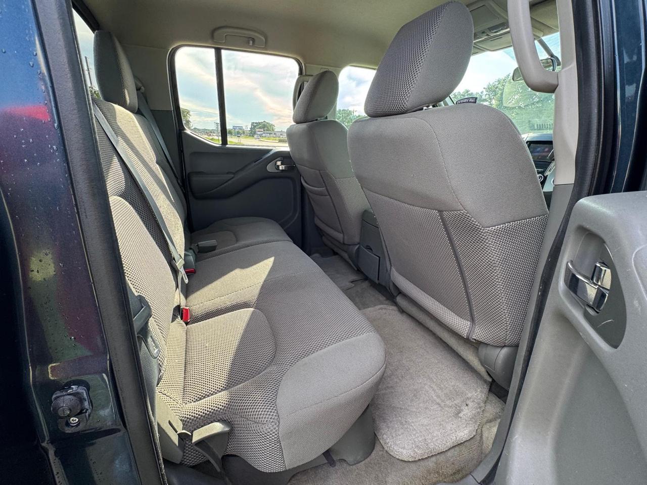 Nissan Frontier S Crew Cab 5AT 2WD 2015