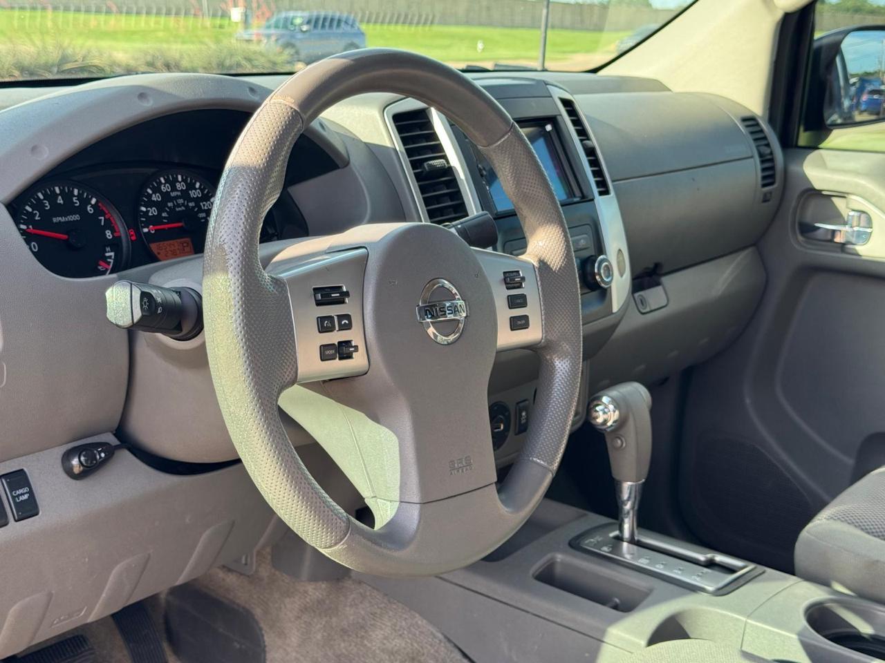 Nissan Frontier S Crew Cab 5AT 2WD 2015