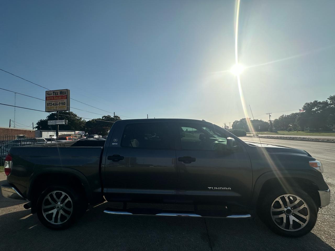 Toyota Tundra SR5 4.6L V8 CrewMax 2WD 2017