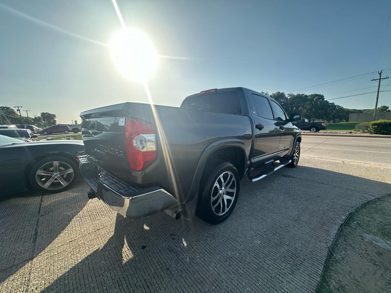 Toyota Tundra SR5 4.6L V8 CrewMax 2WD 2017