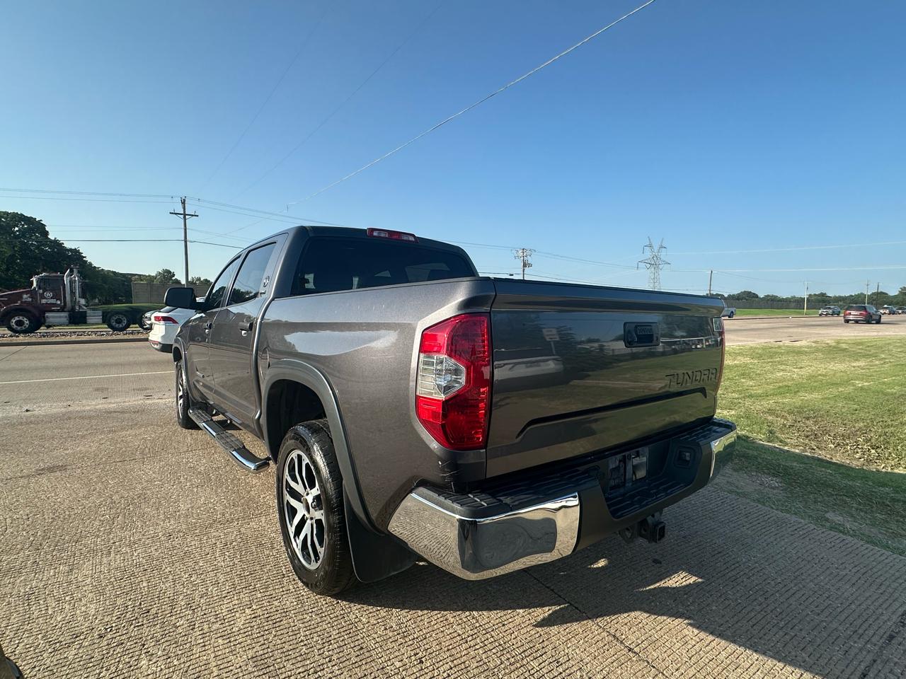 Toyota Tundra SR5 4.6L V8 CrewMax 2WD 2017