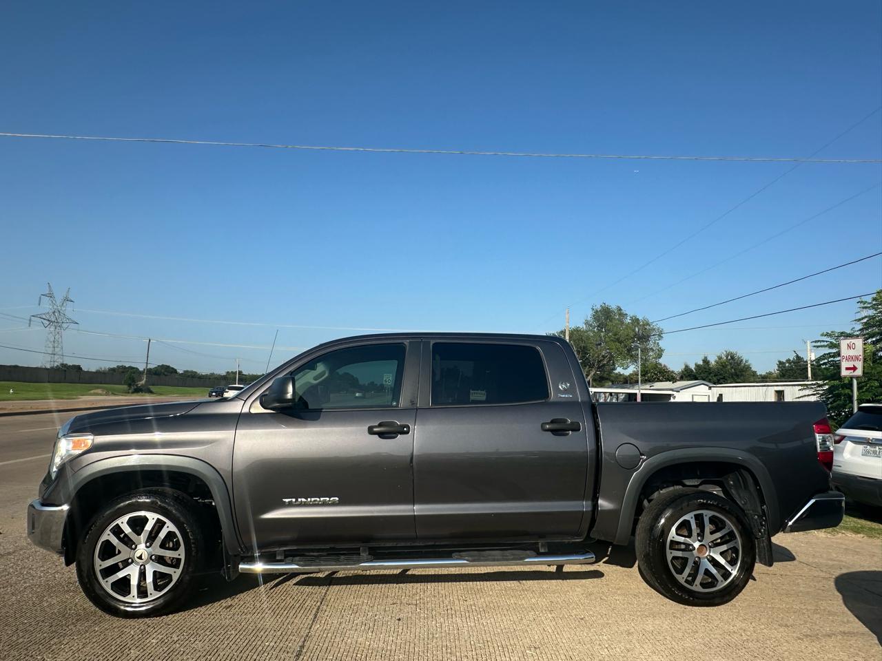 Toyota Tundra SR5 4.6L V8 CrewMax 2WD 2017