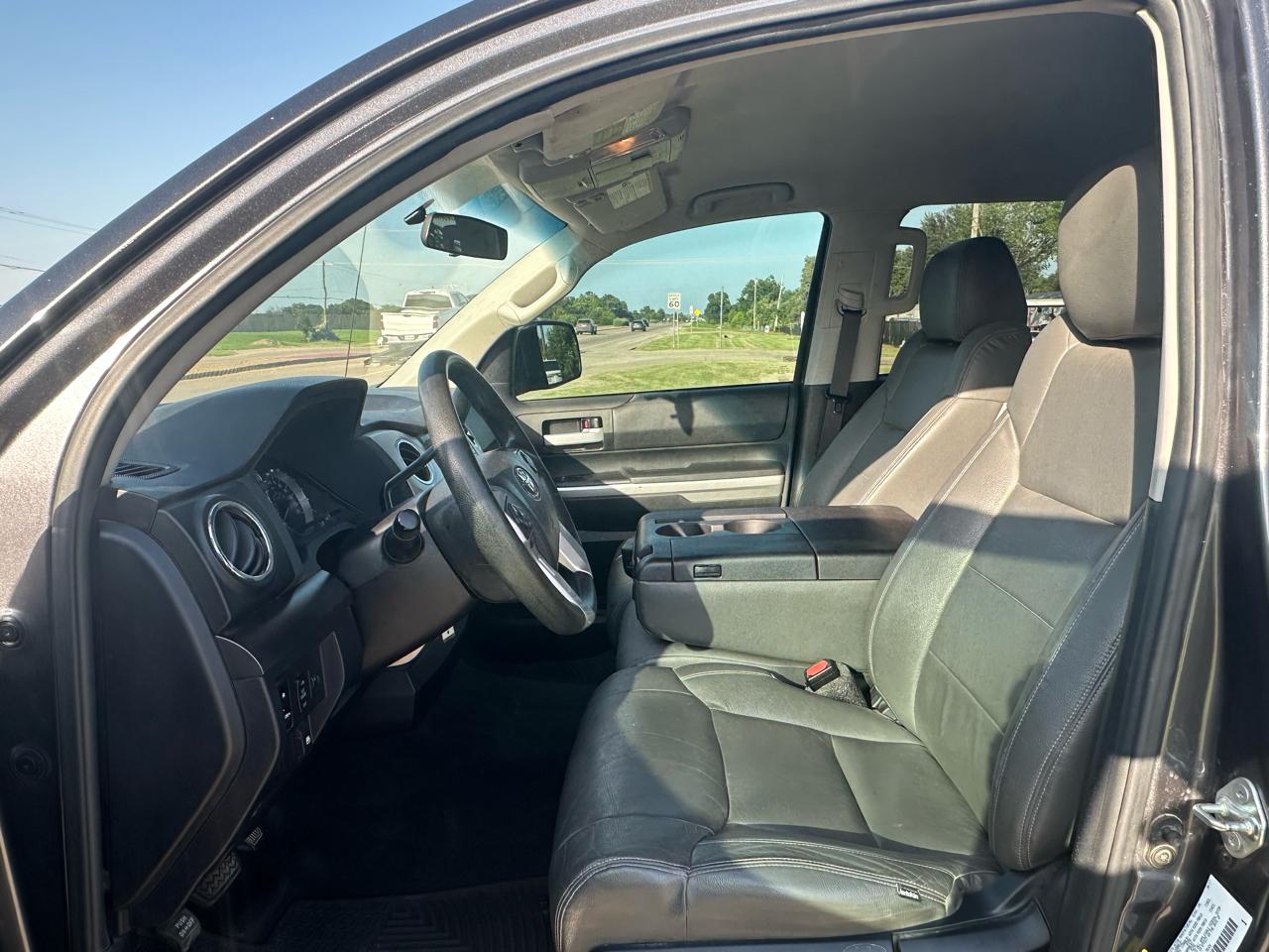 Toyota Tundra SR5 4.6L V8 CrewMax 2WD 2017