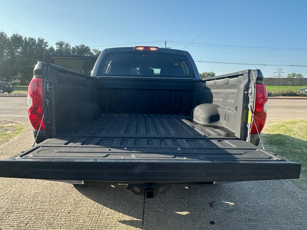 Toyota Tundra SR5 4.6L V8 CrewMax 2WD 2017