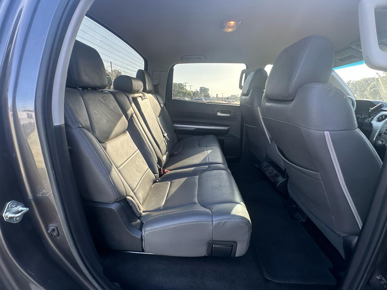 Toyota Tundra SR5 4.6L V8 CrewMax 2WD 2017