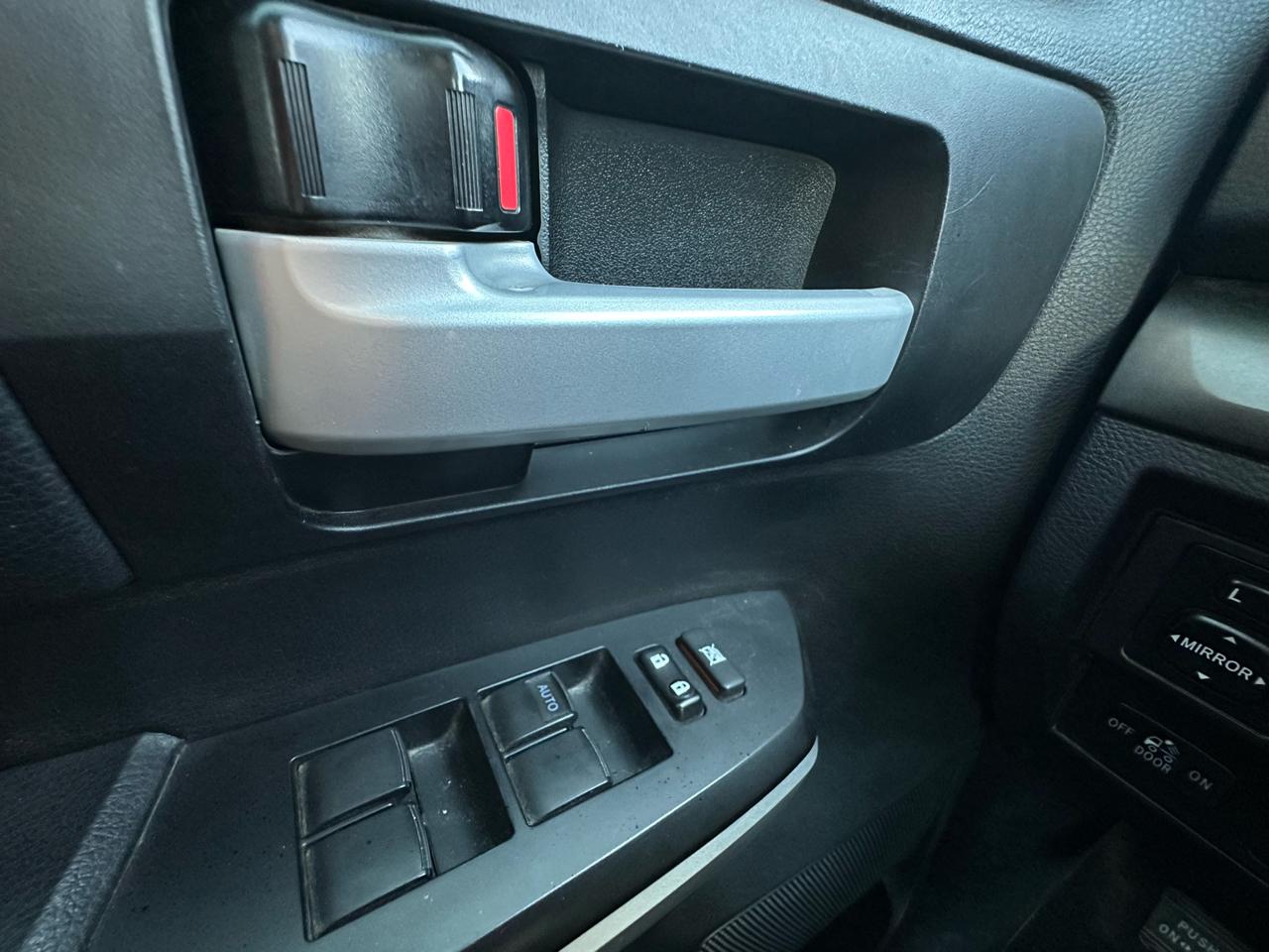 Toyota Tundra SR5 4.6L V8 CrewMax 2WD 2017