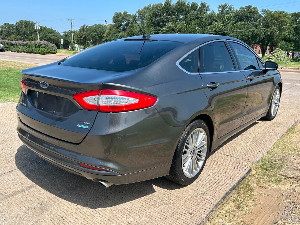 Ford Fusion SE 2016