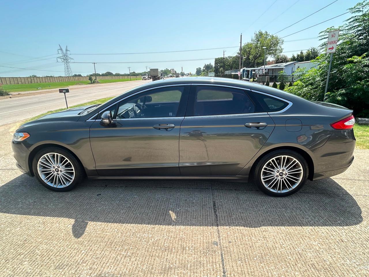 Ford Fusion SE 2016