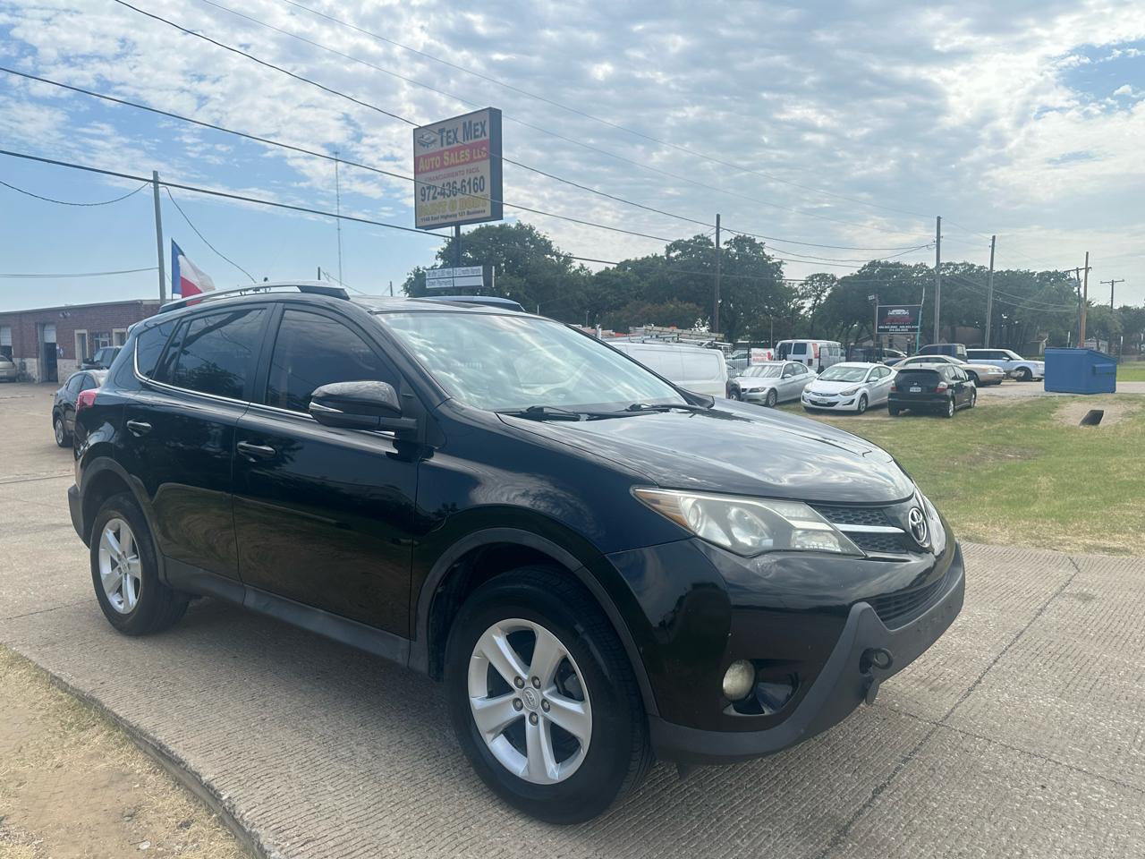 Toyota RAV4 XLE FWD 2014
