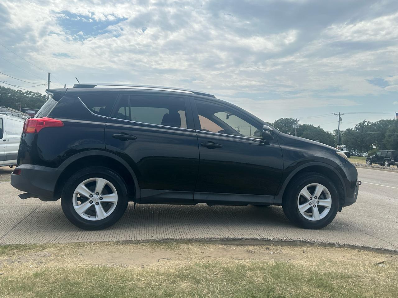Toyota RAV4 XLE FWD 2014