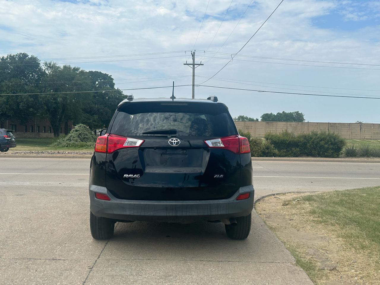 Toyota RAV4 XLE FWD 2014
