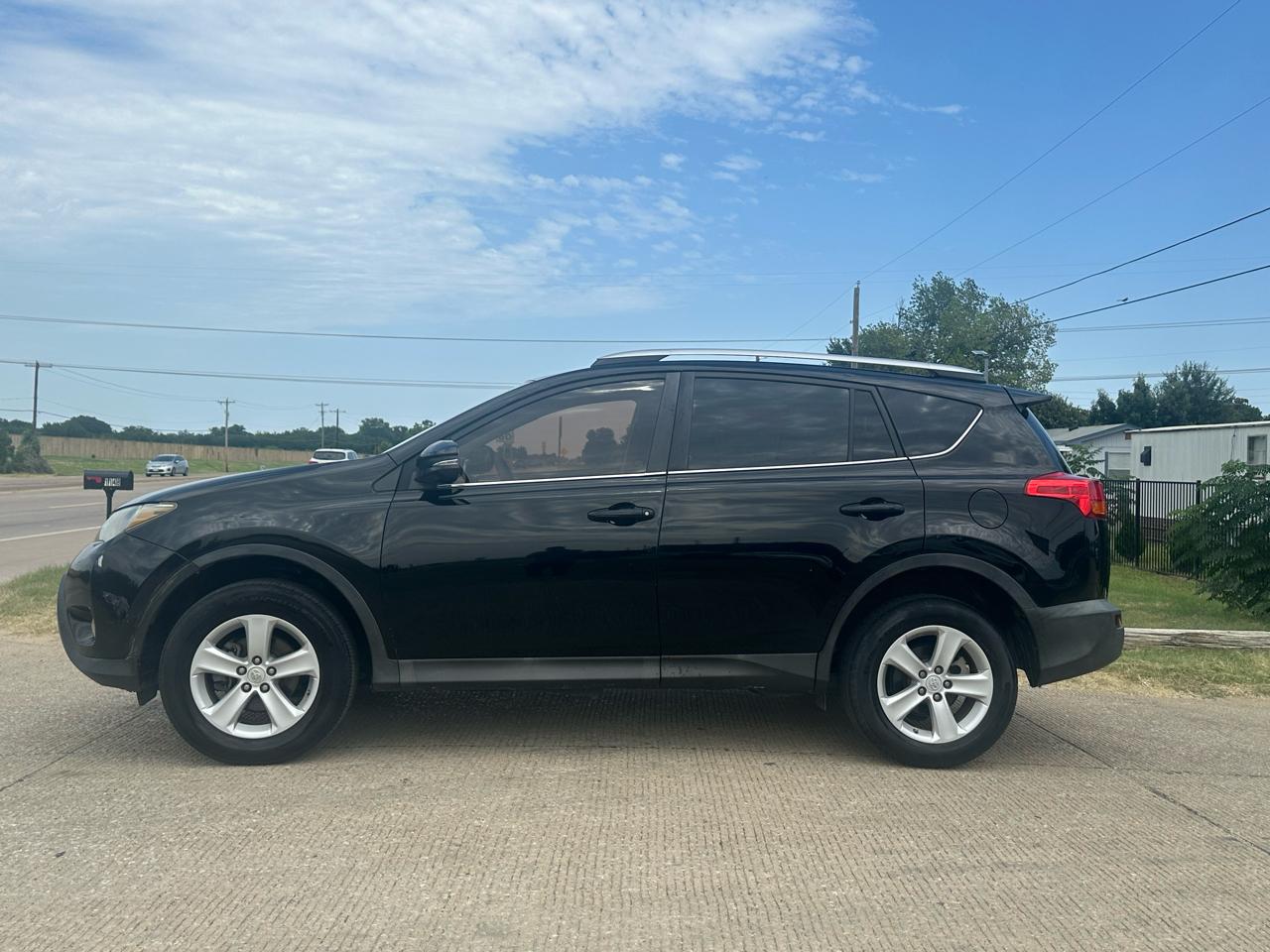 Toyota RAV4 XLE FWD 2014