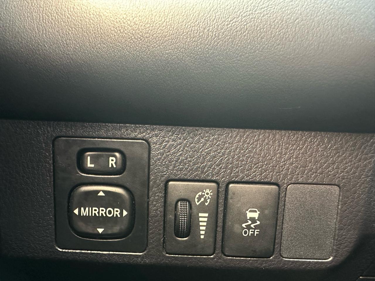Toyota RAV4 XLE FWD 2014