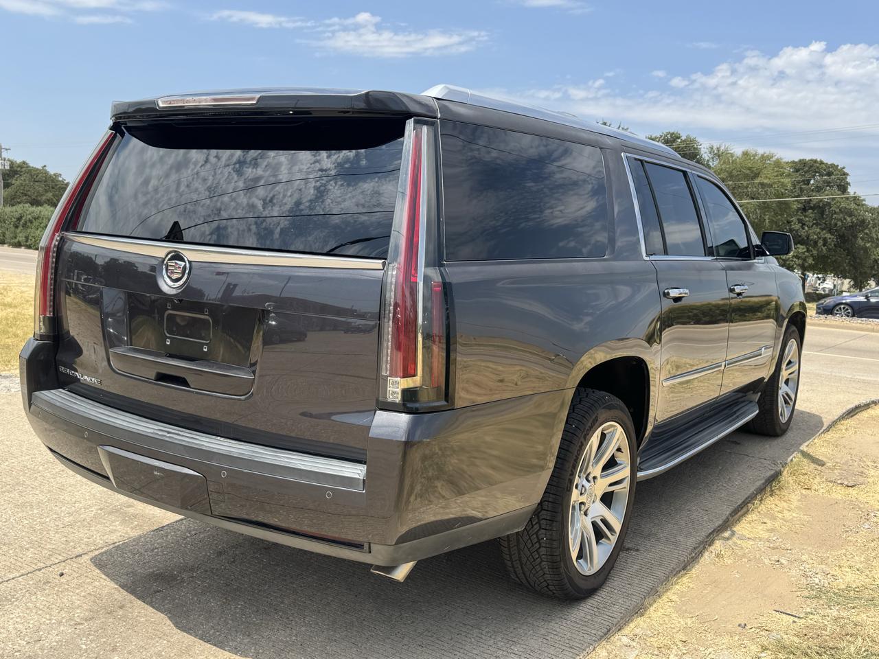Cadillac Escalade ESV 2WD Luxury 2015