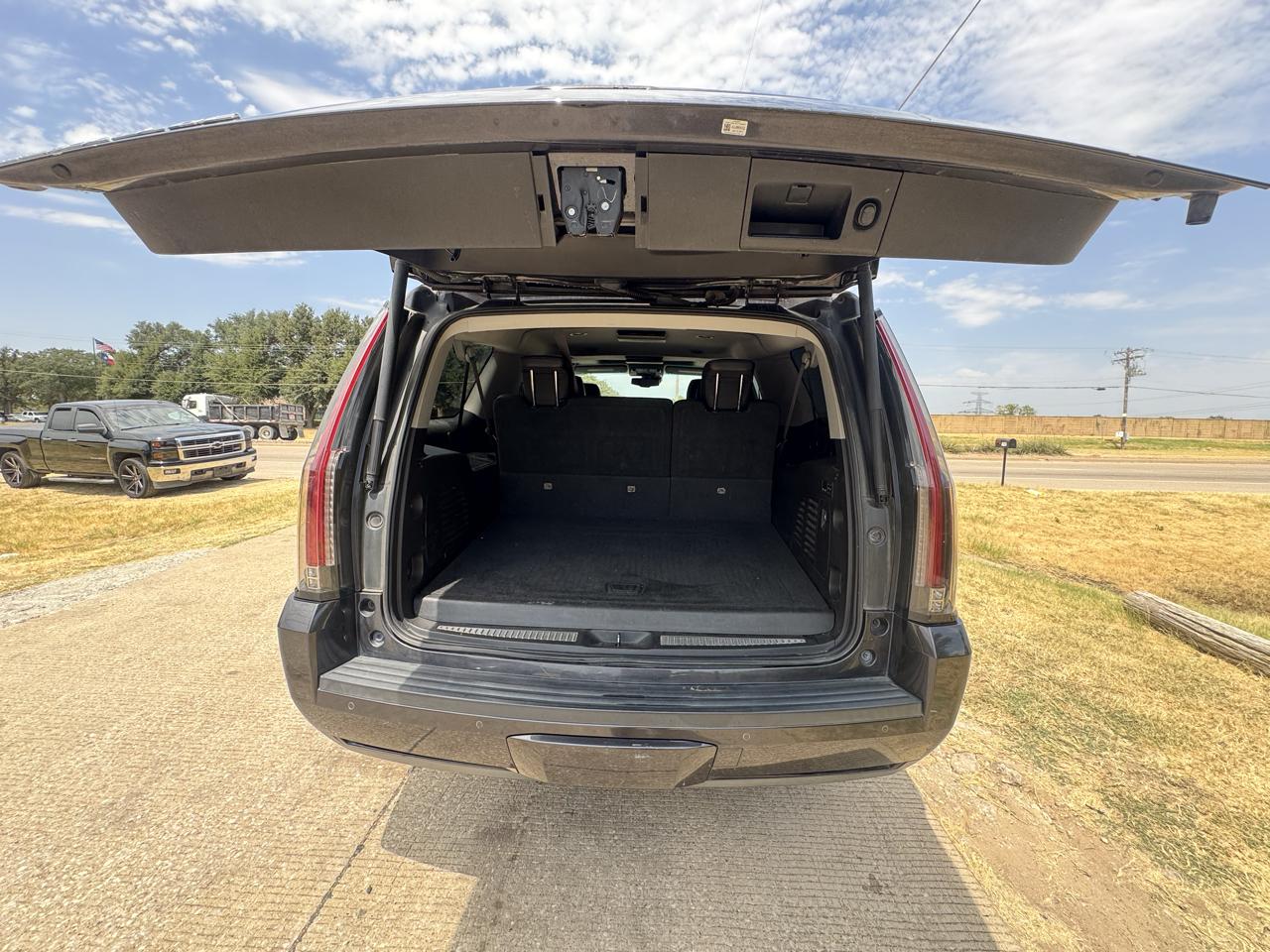Cadillac Escalade ESV 2WD Luxury 2015