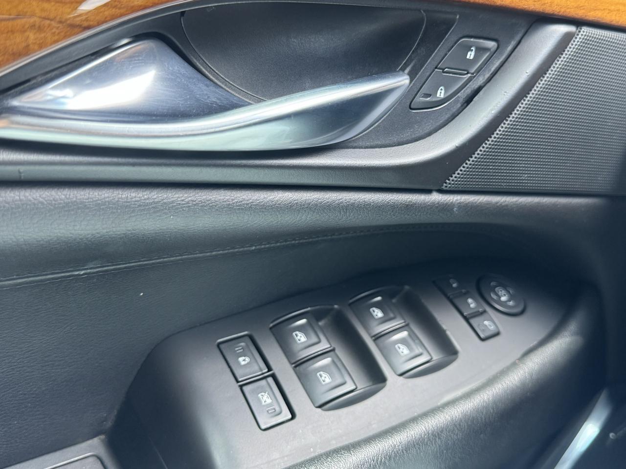 Cadillac Escalade ESV 2WD Luxury 2015