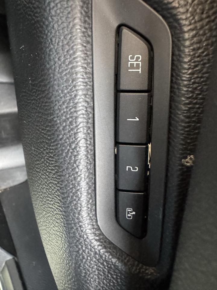 Cadillac Escalade ESV 2WD Luxury 2015