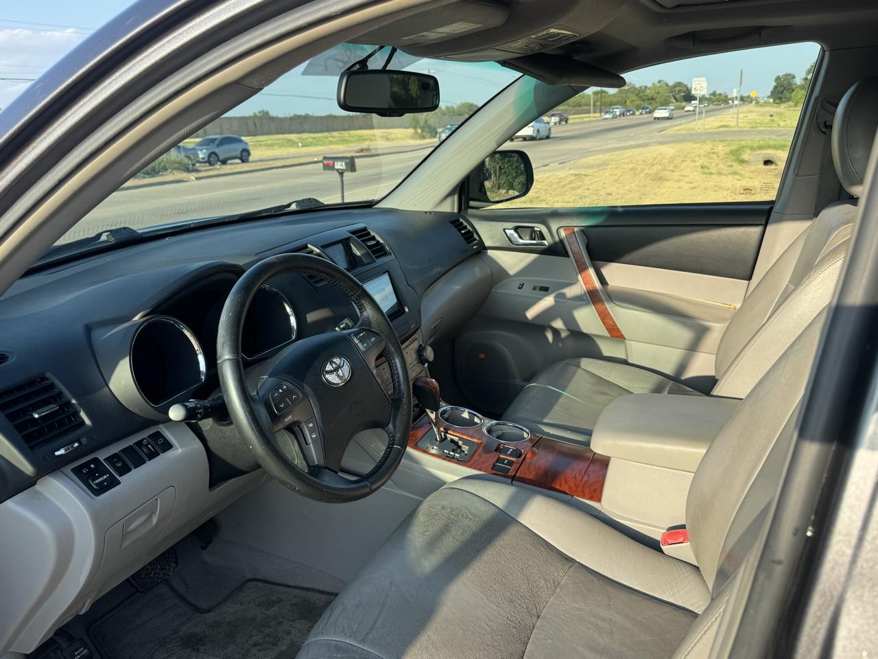 Toyota Highlander Limited 2WD 2010