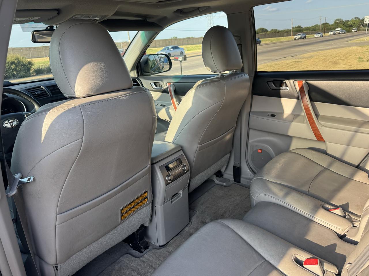 Toyota Highlander Limited 2WD 2010