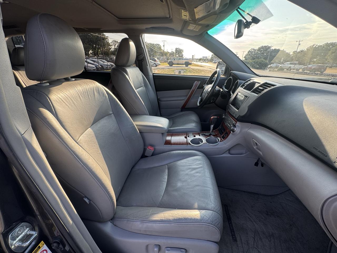 Toyota Highlander Limited 2WD 2010