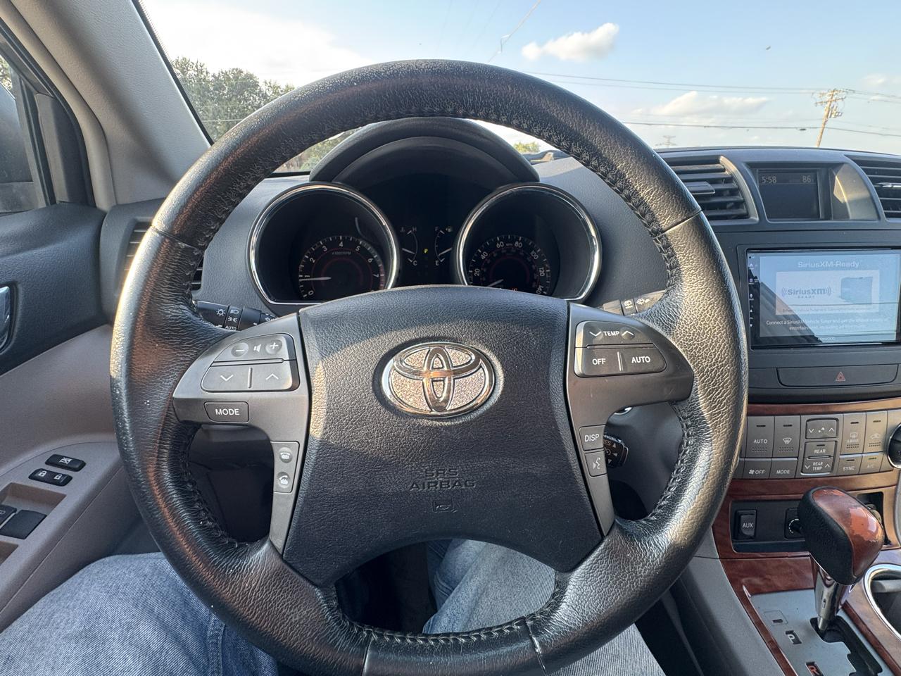 Toyota Highlander Limited 2WD 2010