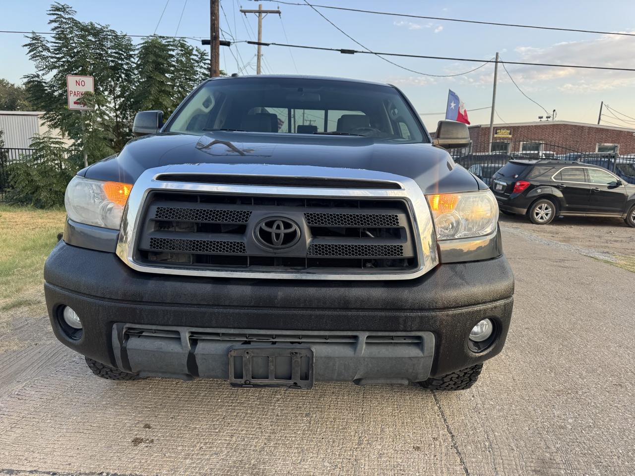 Toyota Tundra Tundra-Grade 5.7L Double Cab 2WD 2010