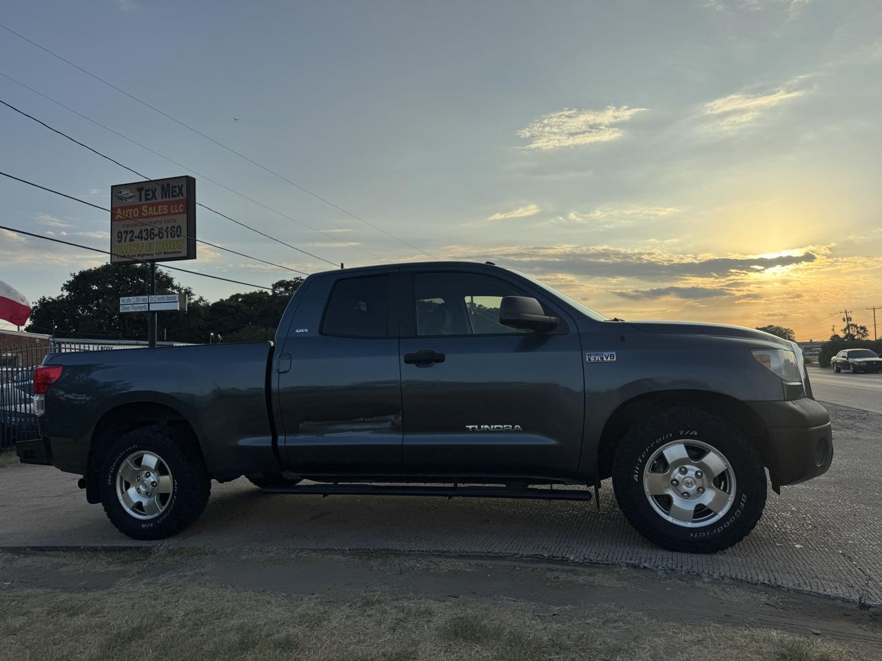 Toyota Tundra Tundra-Grade 5.7L Double Cab 2WD 2010