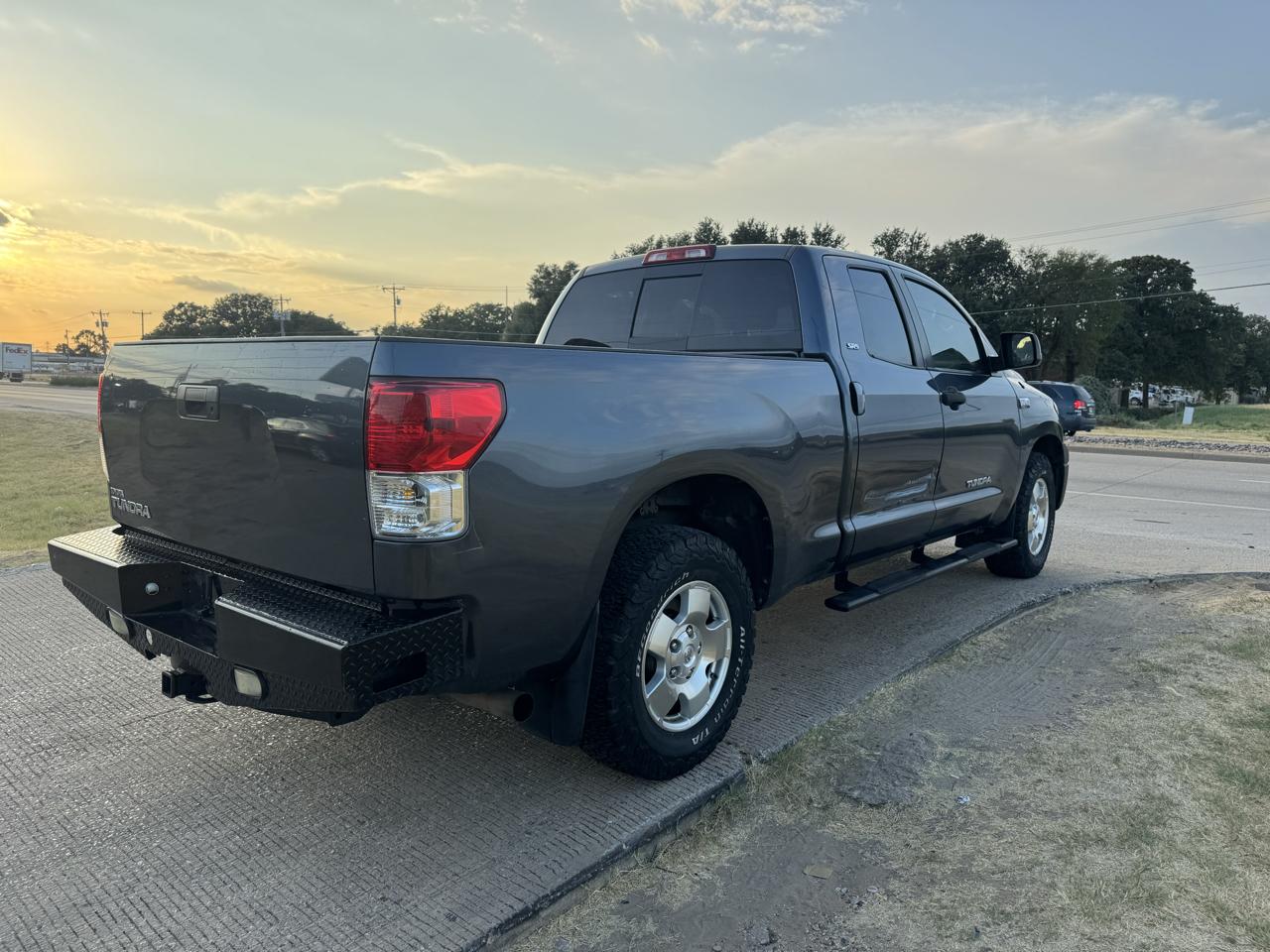 Toyota Tundra Tundra-Grade 5.7L Double Cab 2WD 2010