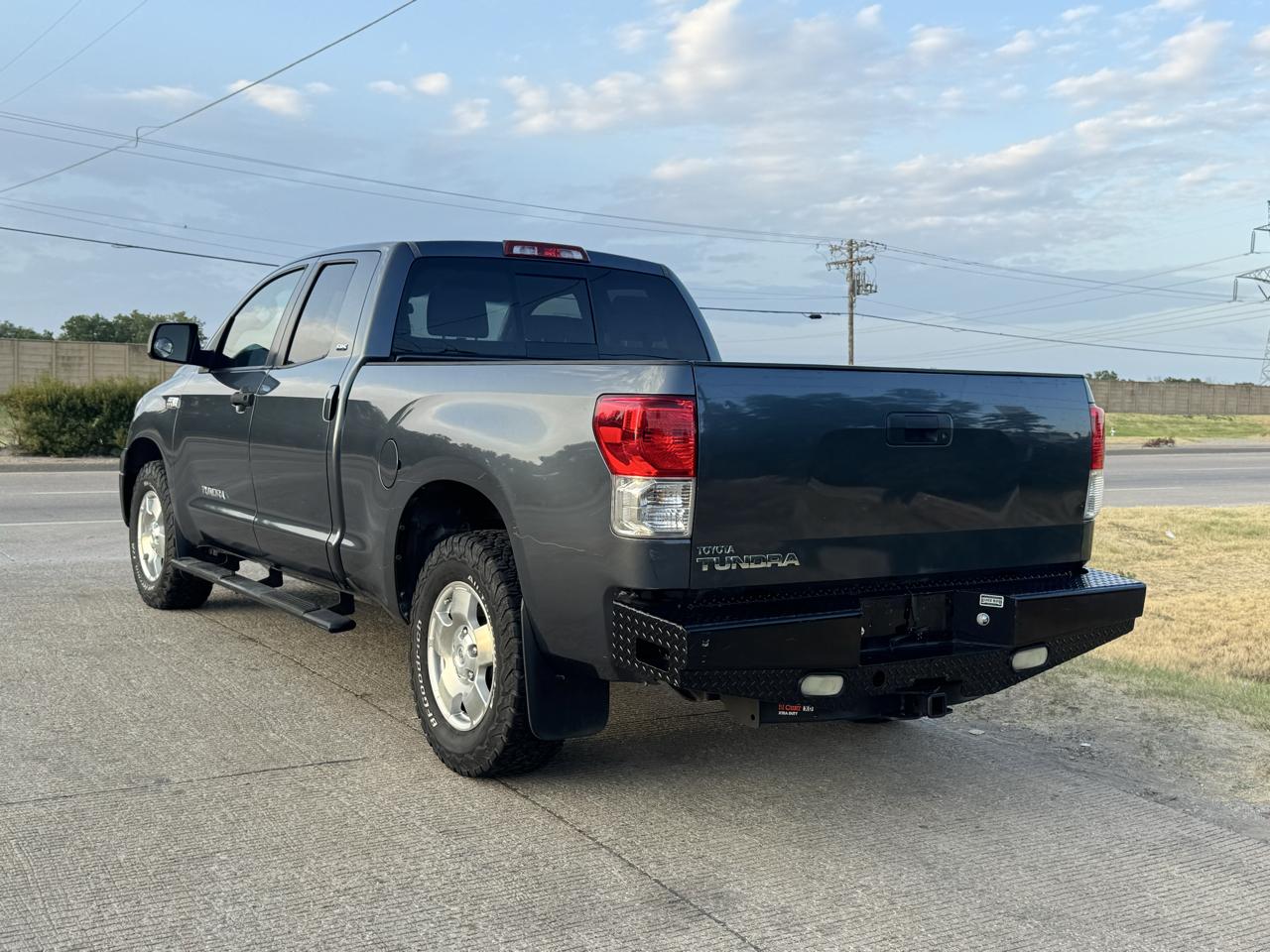 Toyota Tundra Tundra-Grade 5.7L Double Cab 2WD 2010