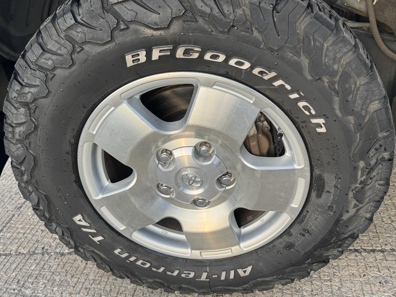Toyota Tundra Tundra-Grade 5.7L Double Cab 2WD 2010