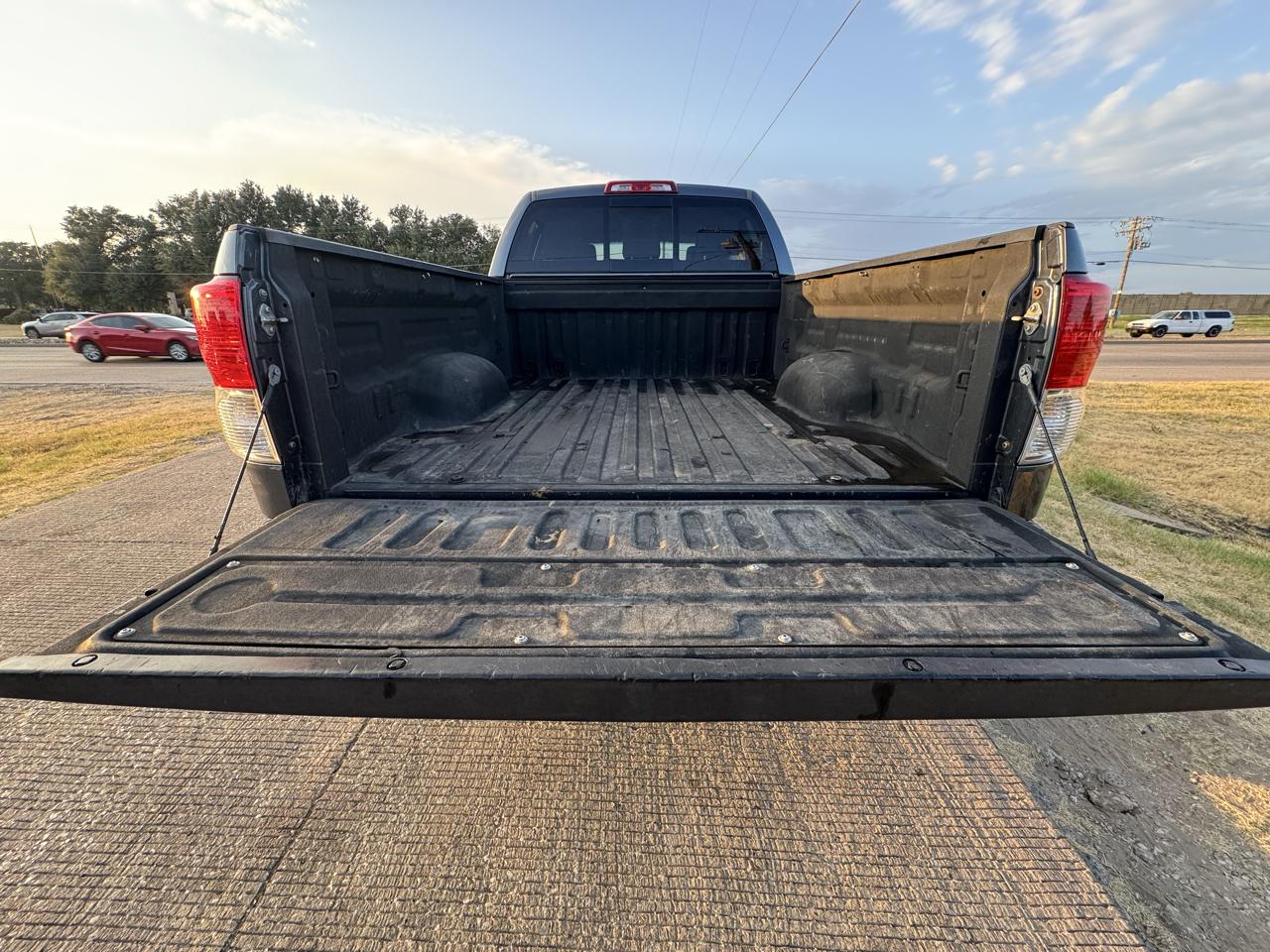 Toyota Tundra Tundra-Grade 5.7L Double Cab 2WD 2010