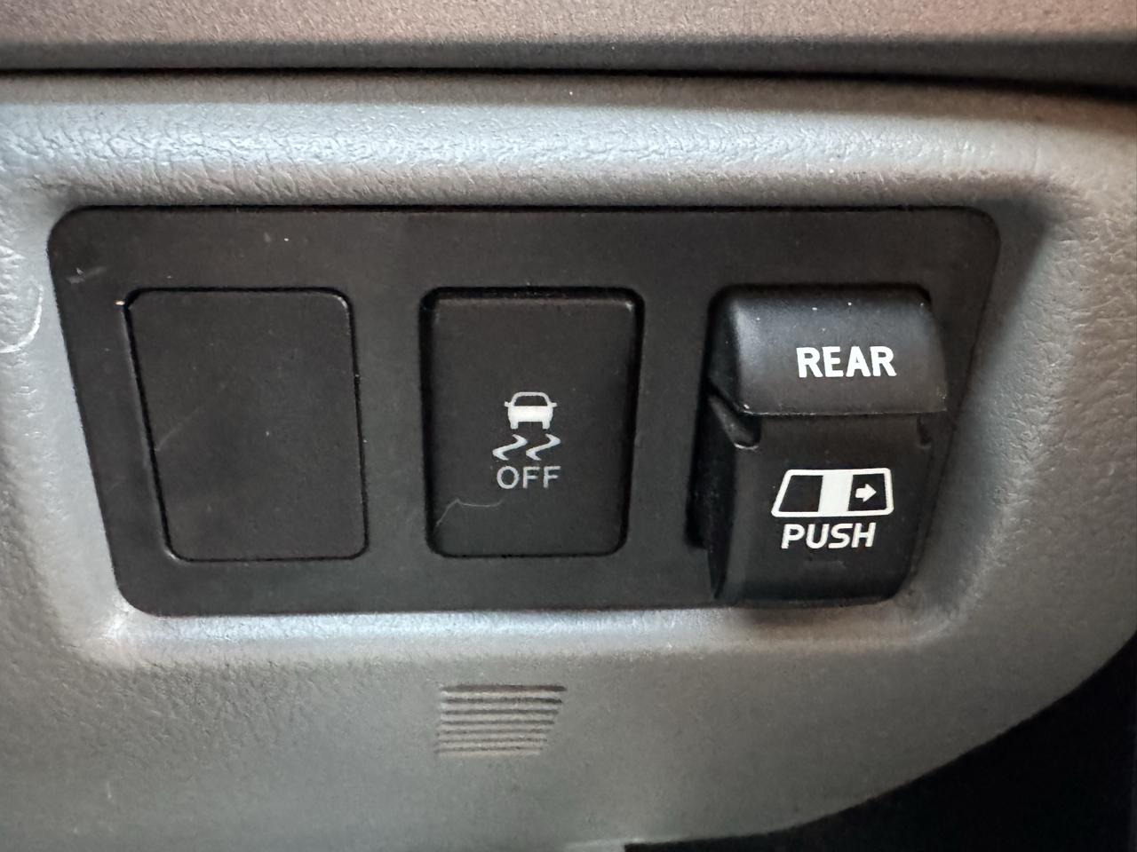 Toyota Tundra Tundra-Grade 5.7L Double Cab 2WD 2010