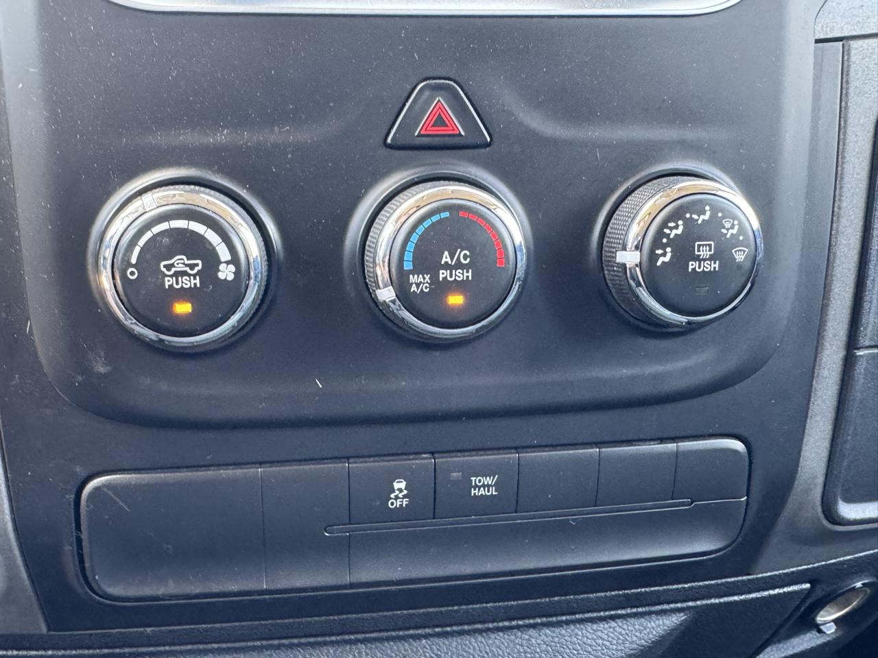 RAM 1500 Tradesman Crew Cab SWB 4WD 2014
