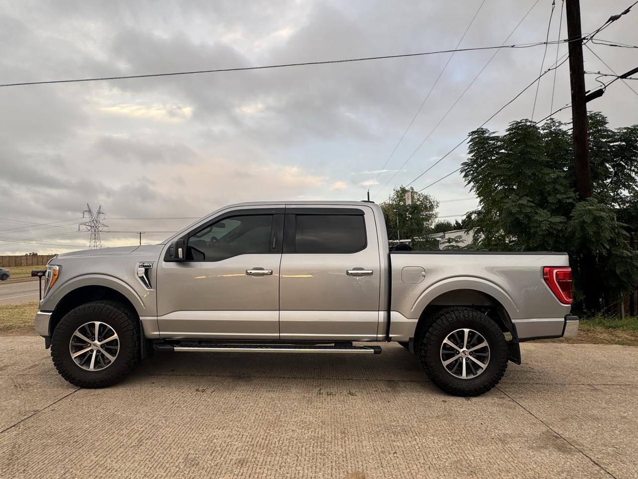 Ford F-150 Reg Cab 120" XLT 2021
