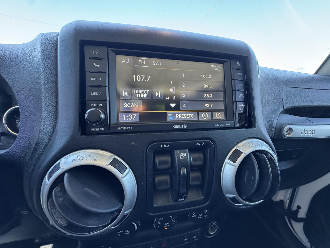 Jeep Wrangler Unlimited Sahara 4WD 2015
