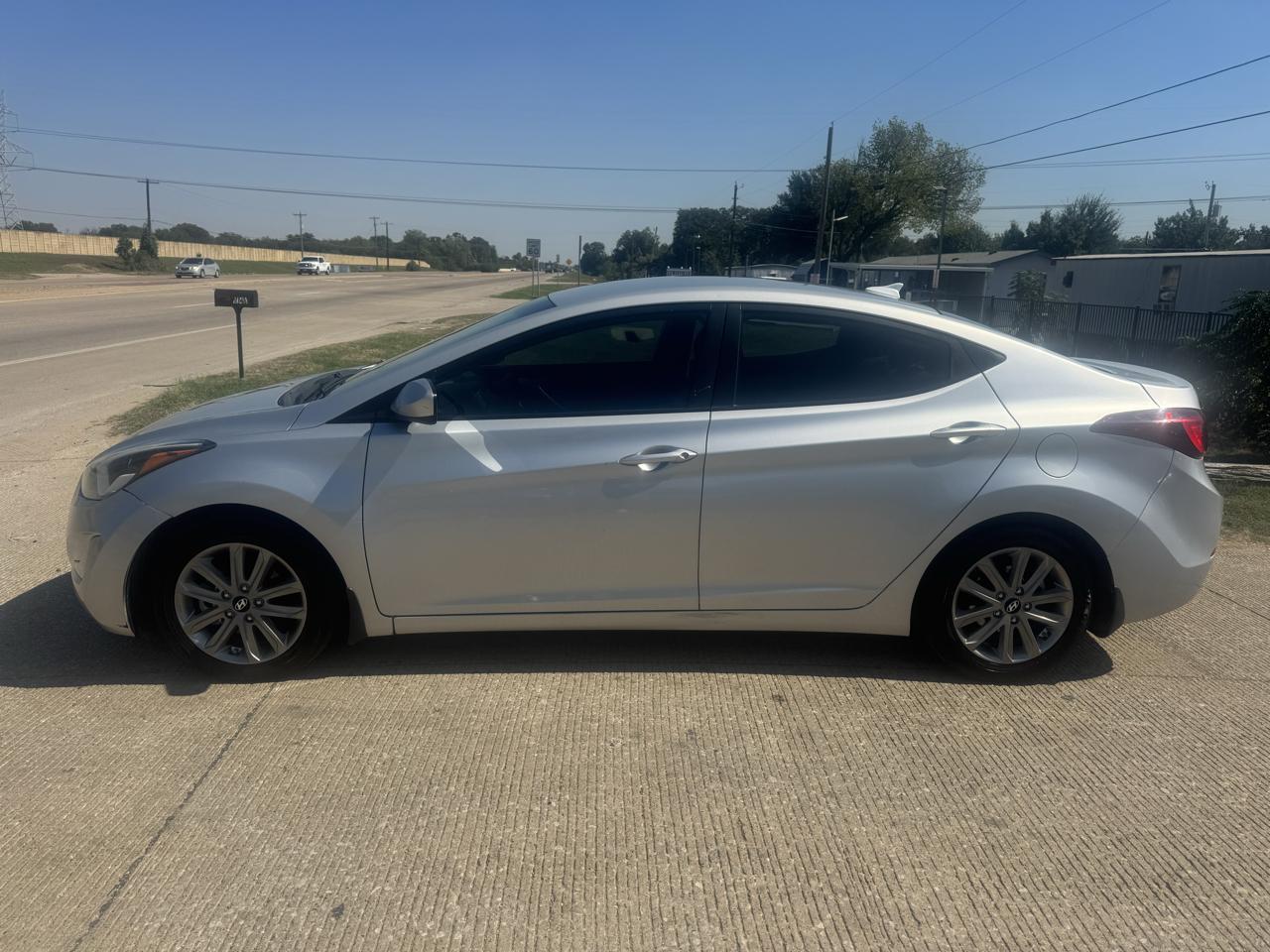 Hyundai Elantra SE 6AT 2016