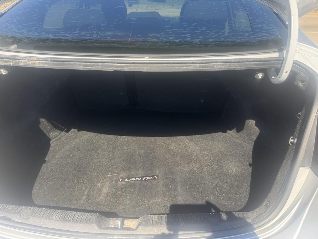 Hyundai Elantra SE 6AT 2016