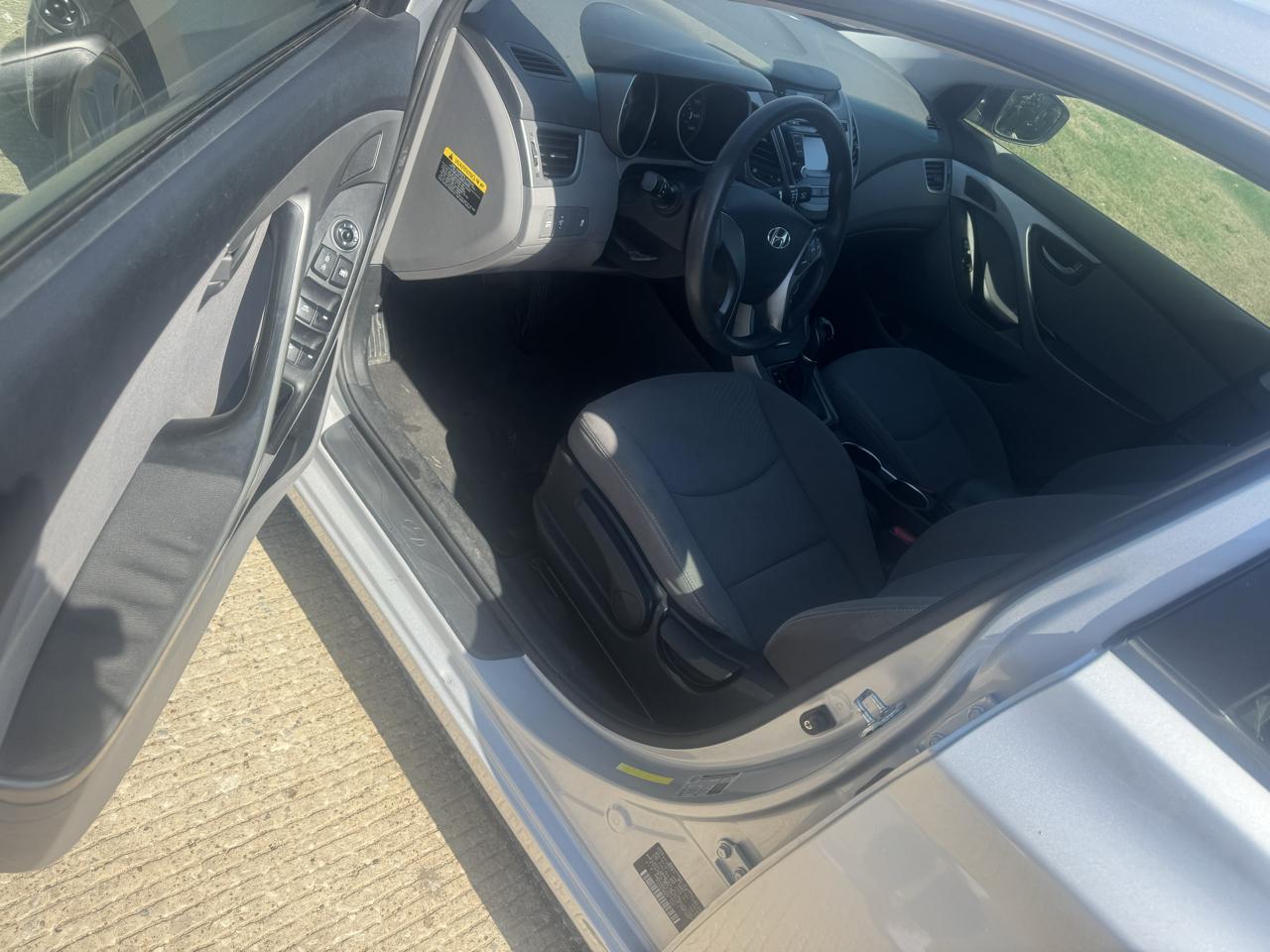 Hyundai Elantra SE 6AT 2016