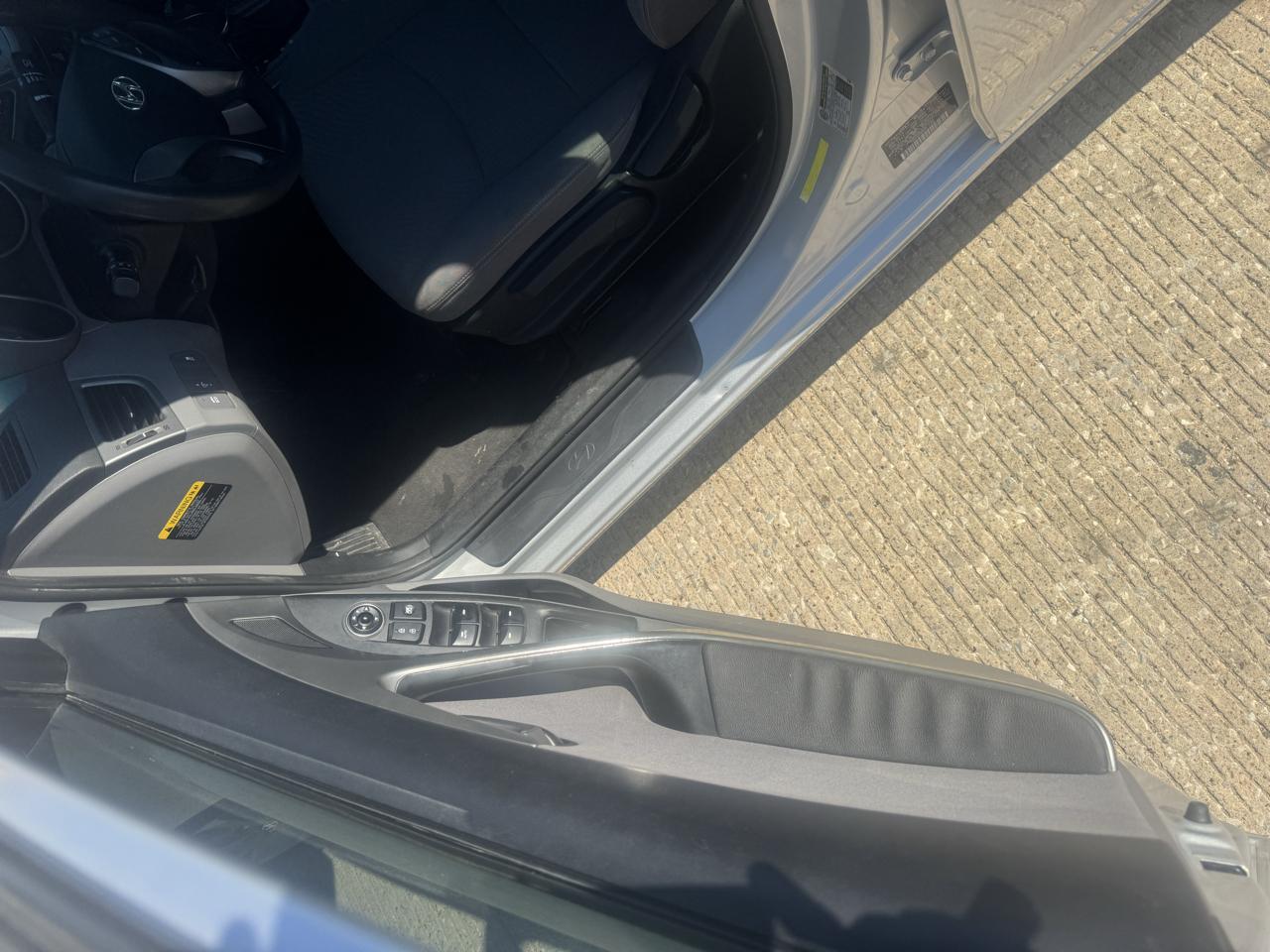 Hyundai Elantra SE 6AT 2016