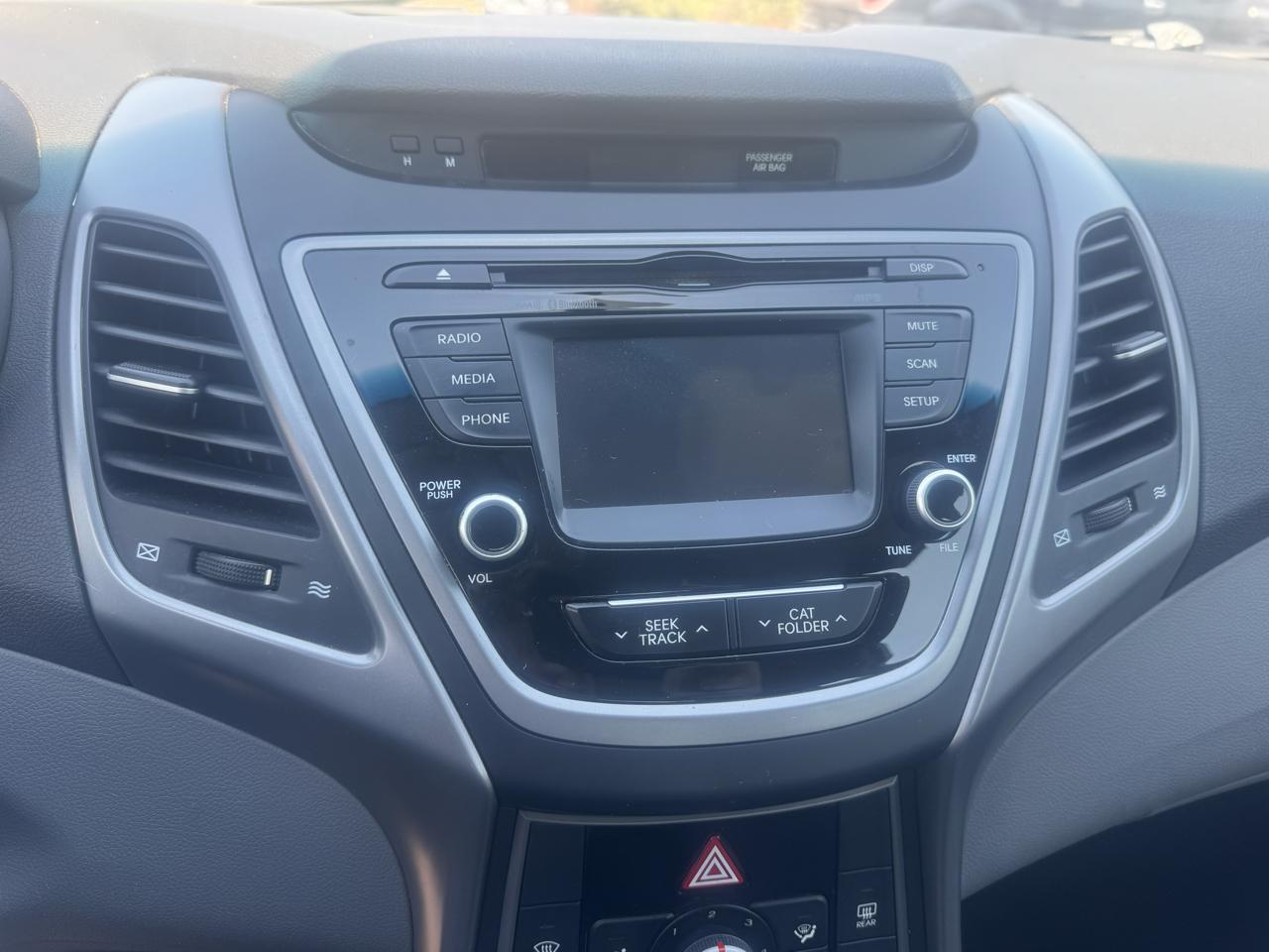Hyundai Elantra SE 6AT 2016