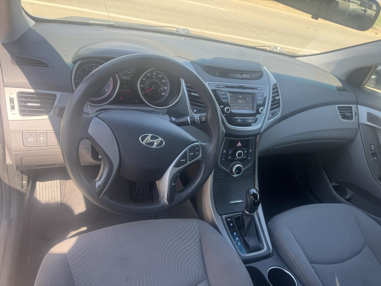 Hyundai Elantra SE 6AT 2016