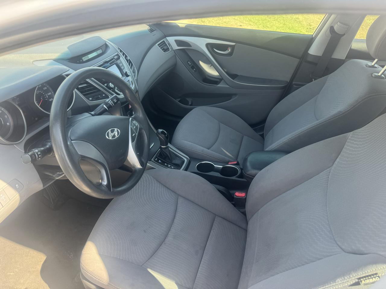 Hyundai Elantra SE 6AT 2016