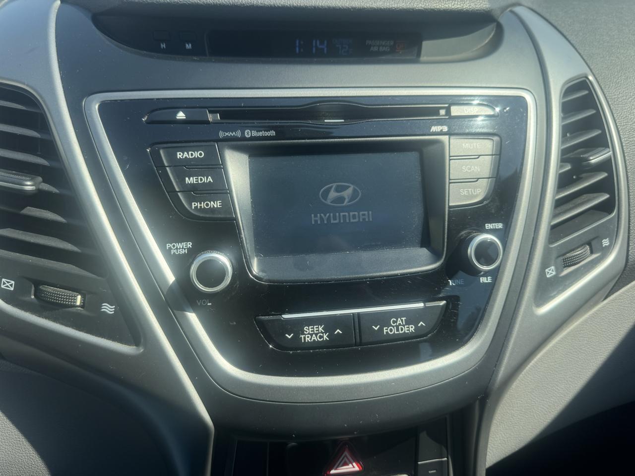 Hyundai Elantra SE 6AT 2016