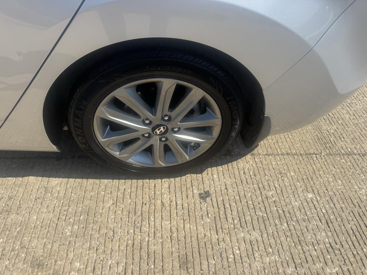 Hyundai Elantra SE 6AT 2016