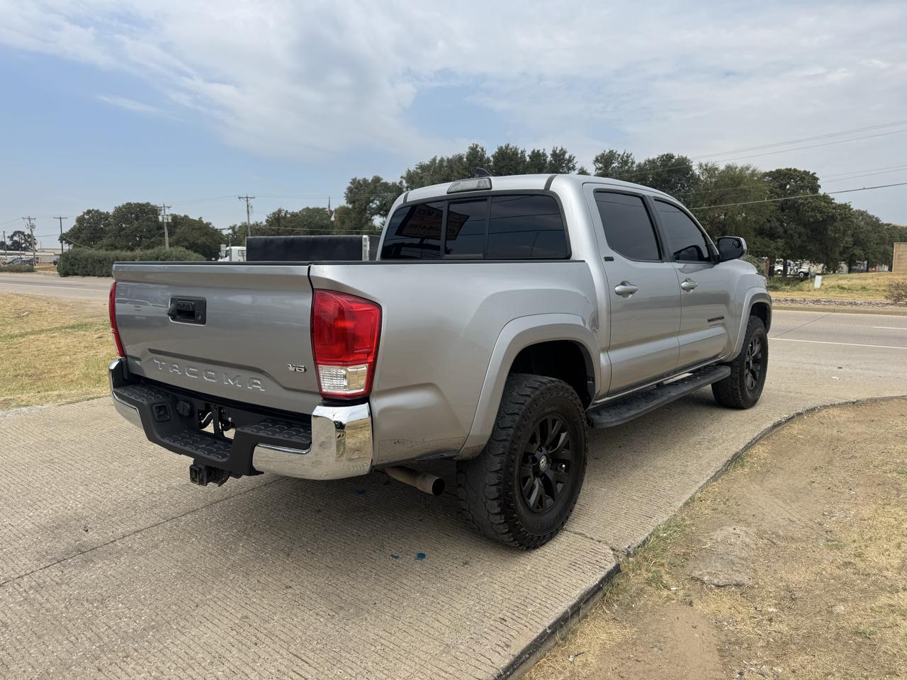 Toyota Tacoma SR5 Double Cab Long Bed V6 6AT 2WD 2017